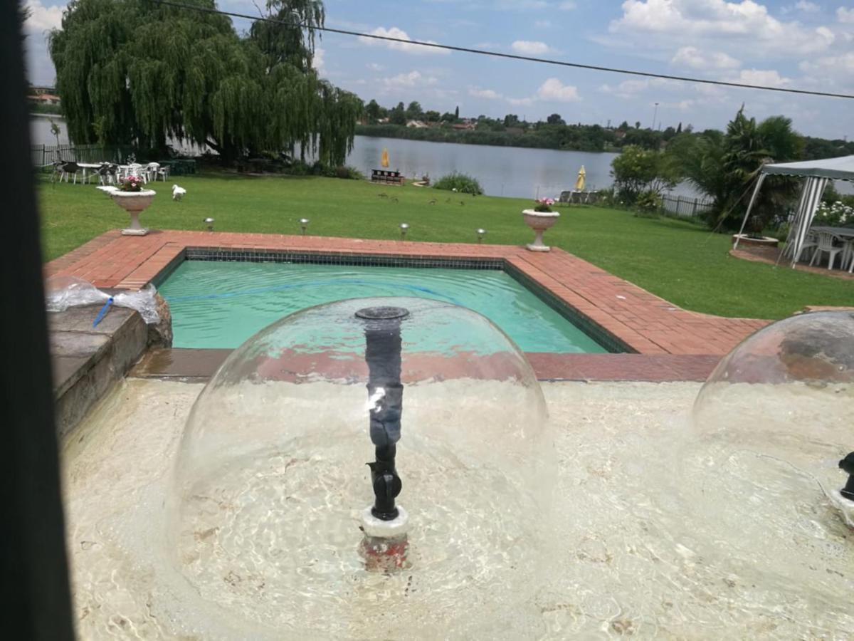 The Lakehouse Guest House Brakpan Ngoại thất bức ảnh